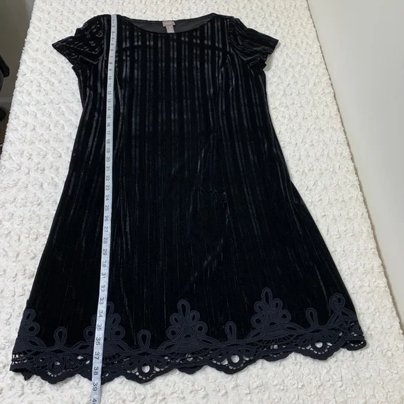 Chico's Velvet Embroidered Hem Shift Dress Black Sz Large - Picture 10 of 11